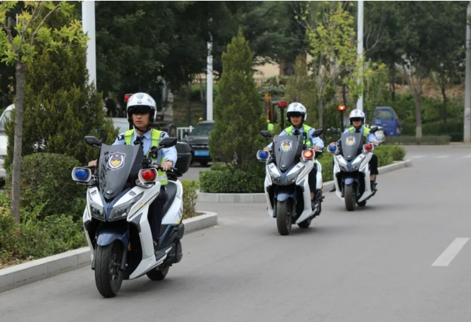 长治壶关公安用“警察蓝”守护“中国红”
