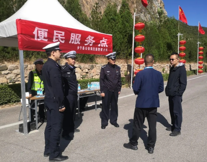 节日“警”相随 ——临汾公安交警国庆假期坚守工作岗位 守护人民群众出行平安