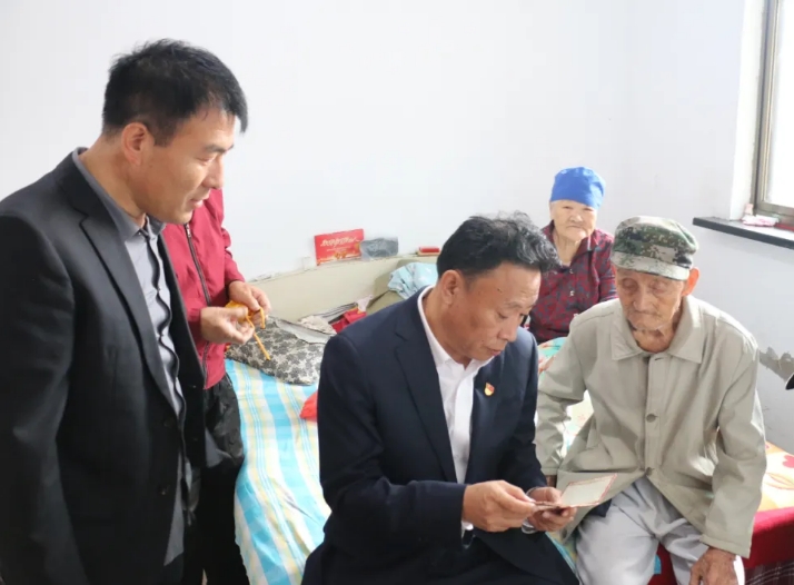 晋中灵石县委书记韩军开展国庆节前走访慰问活动