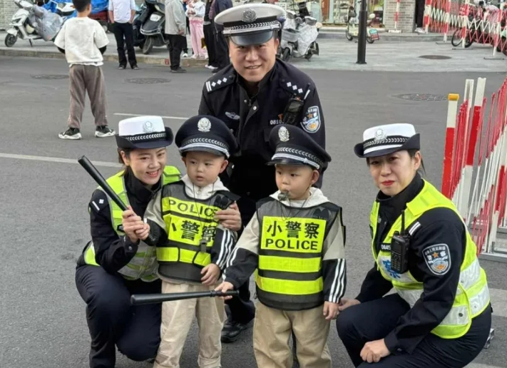 临汾公安交警国庆假日期间坚守工作岗位，用“警”色描绘交通安全平安底色