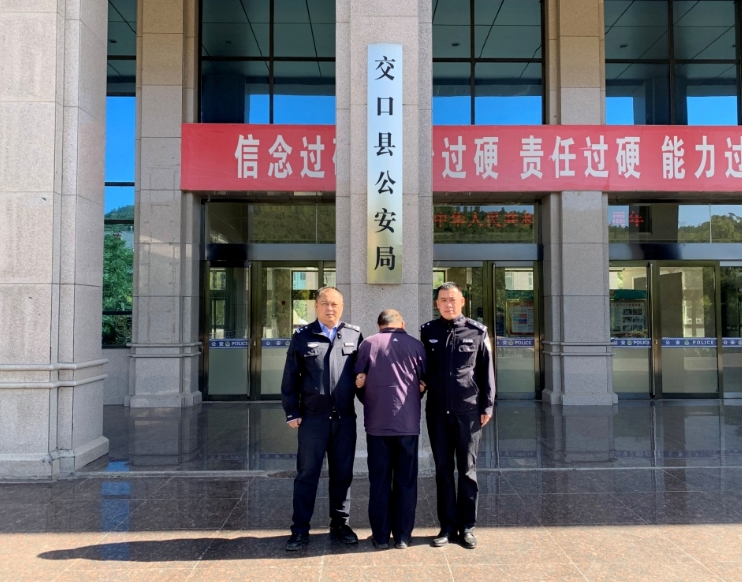 吕梁交口：国庆守护不打烊，民警抓逃奏凯歌！