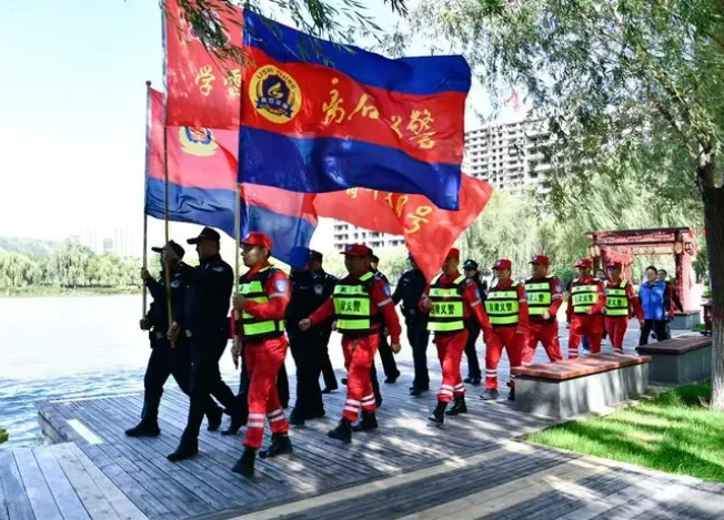 吕梁离石区西属巴派出所：守一城“烟火” 护一方百姓