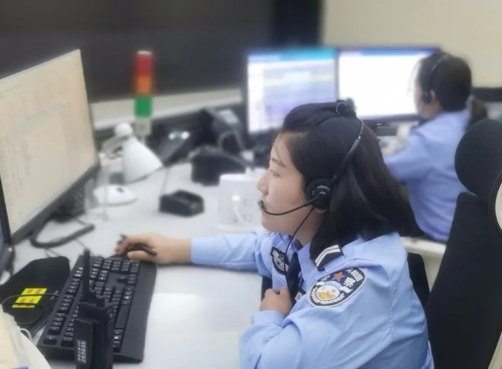 吕梁柳林公安用“警察蓝”守护中国红