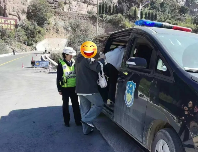 外地游客迷失方向，长治壶关交警暖心相助