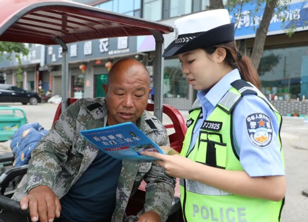 交通安全不能忘 平安相伴务工路 ——临汾公安交警走进辖区开展秋季交通安全宣传活动