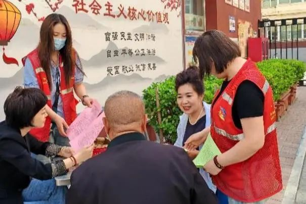 太原万柏林区和平苑社区开展垃圾分类  守护碧水蓝天