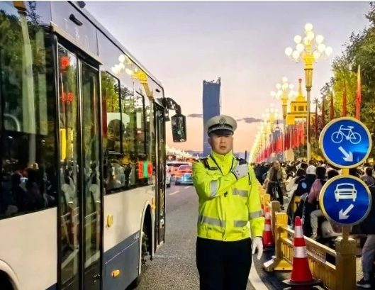 太原交警圆满完成国庆交通安保工作