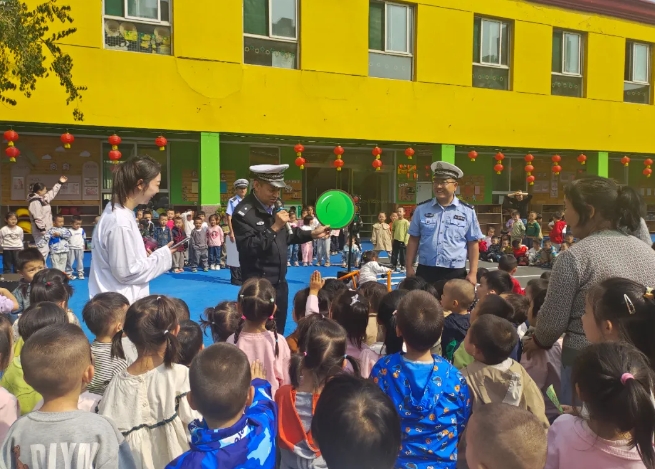 吕梁临县交警“交通安全体验课”走进县直机关幼儿园