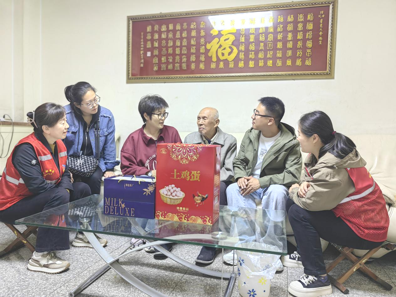 太原万柏林区兴华街道：迎重阳  送温暖