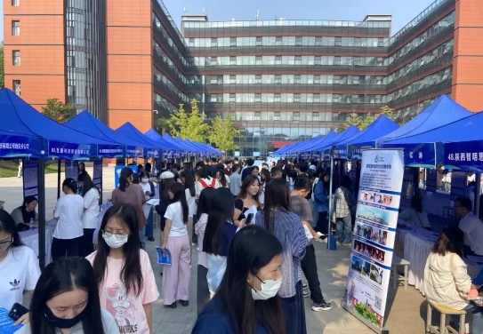 金秋招聘季，岗位“大餐”进校园