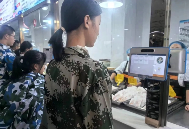 智慧刷脸、错峰就餐……太原尖草坪区第一中学校用心守护美好“食”光