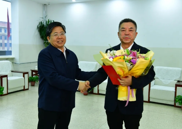 朔州市委书记姜四清慰问朔城区第一中学校全省优秀共产党员刘作宏老师