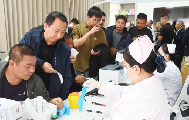 热血传递爱心！吕梁临县机关干部职工积极参与无偿献血活动