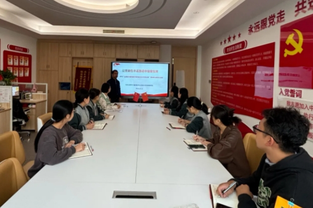 让党徽在承诺践诺中熠熠生辉——太原万柏林区中心实验小学开展“1+1+N”志愿帮扶