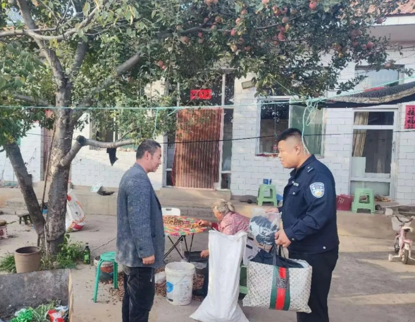 晋中左权：寒意将至 “衣”旧情深