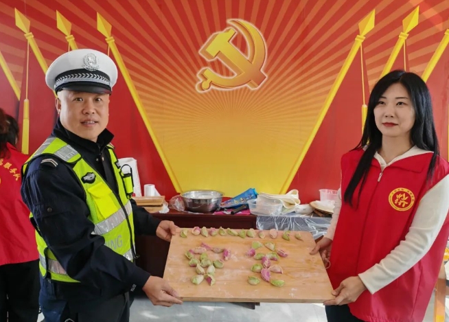 秋风送爽重阳至——临汾公安交警走进辖区社区开展交安宣传暨三个“十小事”宣传活动