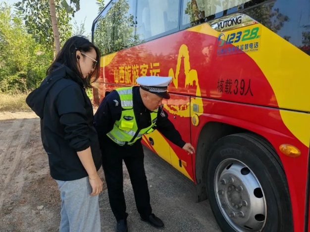 临汾公安交警走进客运企业开展交通安全警示教育暨三个“十小事”宣传活动