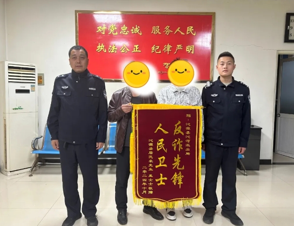 活久见！他们借钱送骗子！