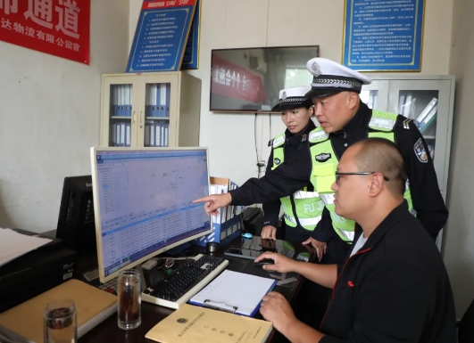 临汾洪洞公安交警深入“两客一危一货”企业，筑牢交通安全防线