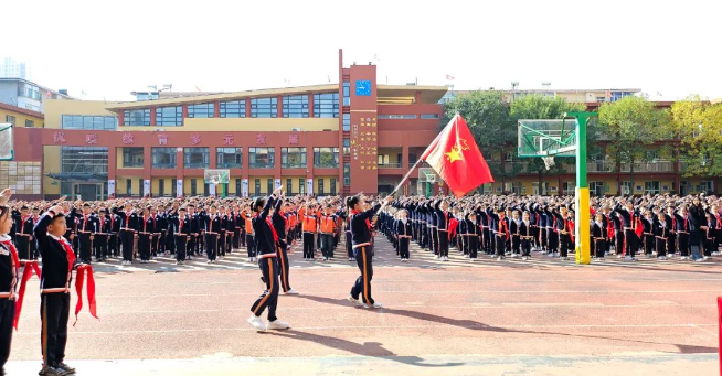 红领巾爱祖国——太原万柏林区实验小学隆重庆祝中国少年先锋队建队75周年