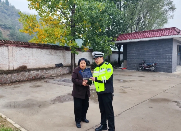 临汾蒲县：交通安全宣传进企业  筑牢交通安全防线