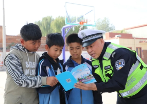 临汾洪洞：交通安全进校园，敲响交通安全“上课铃”
