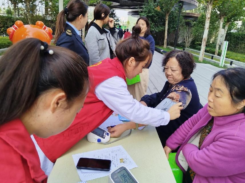 太原万柏林区小井峪街道：爱心义诊进社区  健康服务零距离