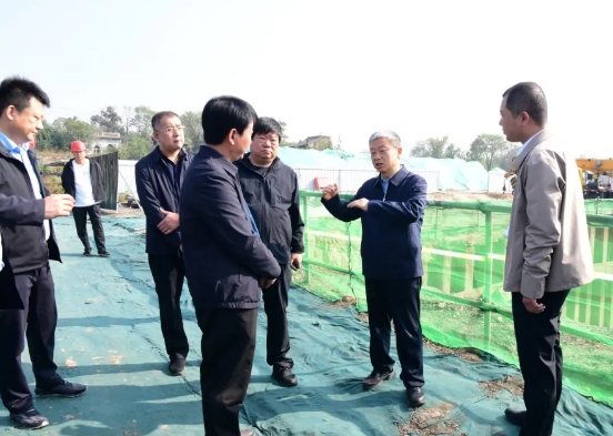 临汾尧都区：于乐调研“一泓清水入黄河”项目进展情况并以“四不两直”方式沿途检查秸