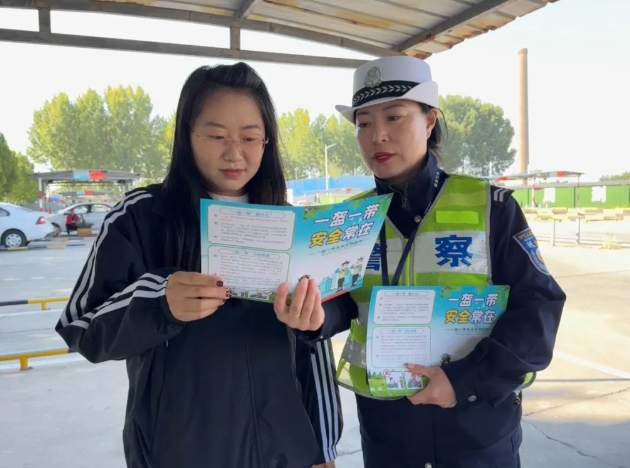 临汾公安交警进辖区驾校开展交通安全暨三个“十小事”宣传活动