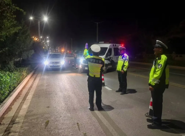 临汾蒲县公安交警持续开展城区交通秩序整治行动