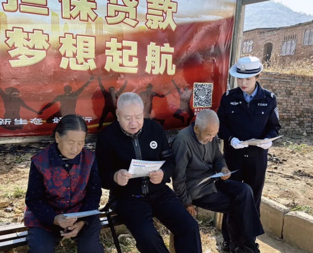 长治壶关交警进农村开展秋季交通安全宣传活动