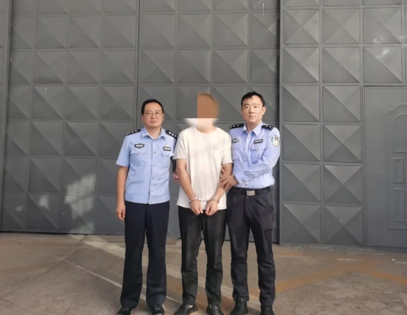 冒充身份交女友、诈骗钱财来挥霍——不可“行”，必须“刑”！