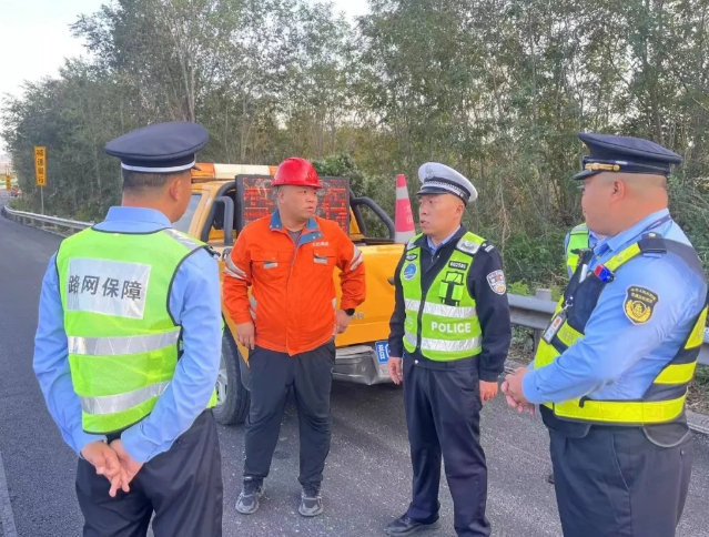 山西高速交警一支队七大队联合涉路部门开展道路交通安全隐患排查