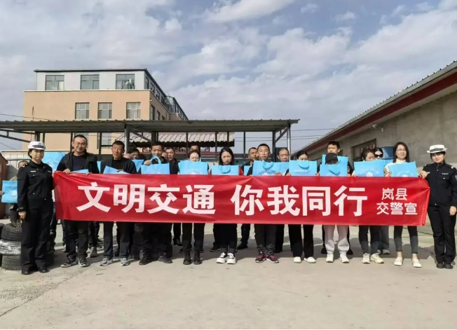 吕梁岚县交警宣传进驾校 安全行车从“起步”开始