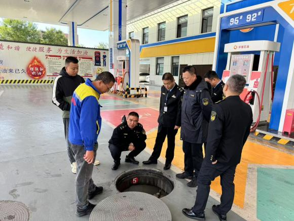 太原万柏林区应急管理局行政综合执法大队、局危化科联合小井峪中队对辖区太原鹏远石油