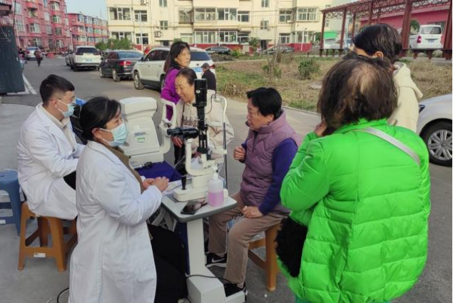 太原万柏林区白家庄街道：爱目行动“守护视界  青春同行”进社区