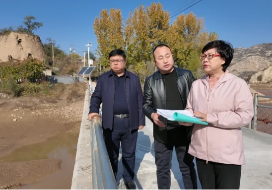 忻州偏关县委书记杨晓宏带队督导调研黄河流域偏关县生态环境综合治理项目并开展巡河工