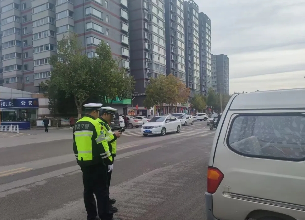 临汾蒲县公安交警持续开展城区道路交通秩序专项整治行动