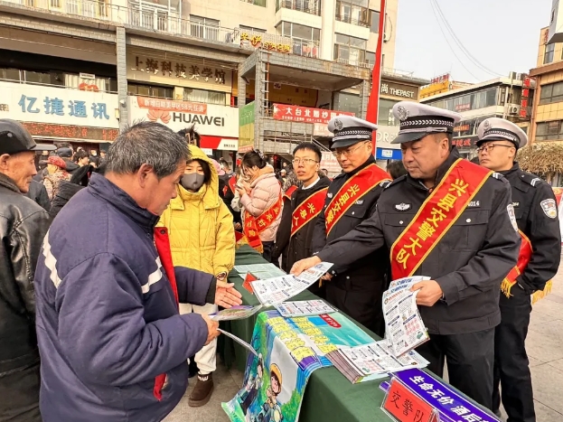 吕梁兴县公安局组织开展宪法宣传普法活动