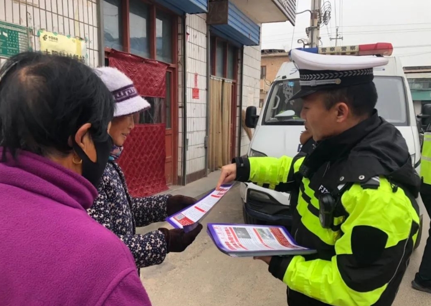临汾尧都公安交警走进农村开展冬季交通安全宣传活动||冬季行动
