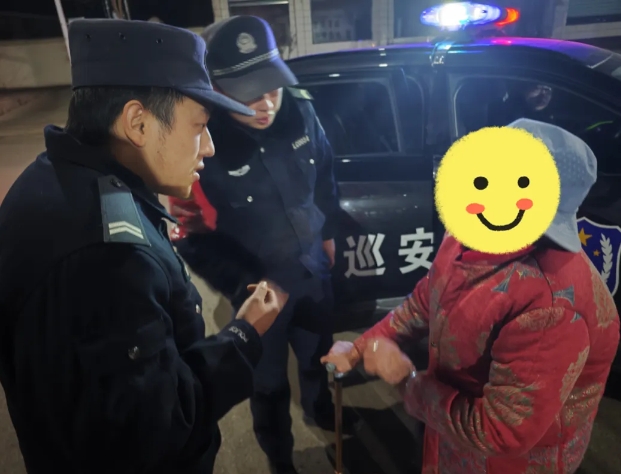 长治黎城：民警出手，迷路老人秒变“回家达人”