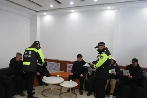临汾公安交警进社区、上街道，“小叮嘱”守护“大安全”