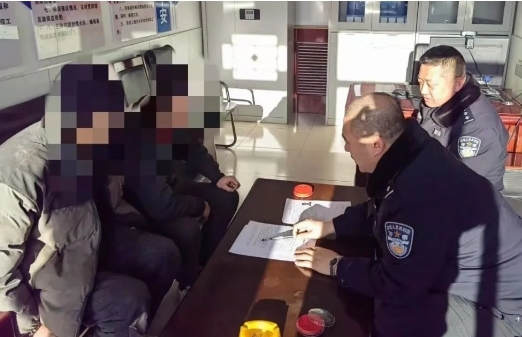 吕梁交口：员工“开玩笑”起冲突，民警“背靠背”巧化解！