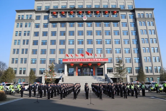 长治潞城公安分局举行2025年“百警千人大巡防”行动启动仪式