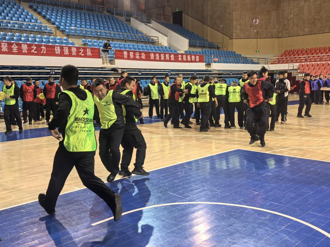 长治襄垣：释放冬日“多巴胺”！这场警察节趣味运动会火力全开！