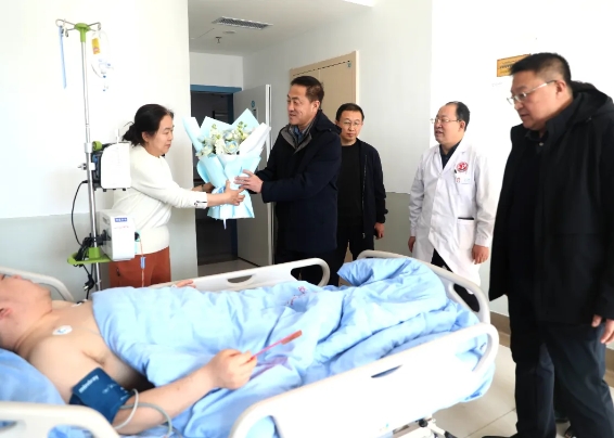 慰问患病辅警  关爱温暖警心——吕梁中阳县公安局党委看望慰问患病辅警