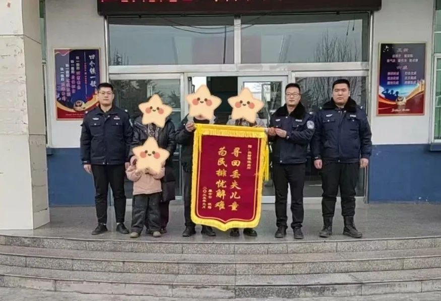 运城河津：萌娃不慎走失  民警暖心助其回家