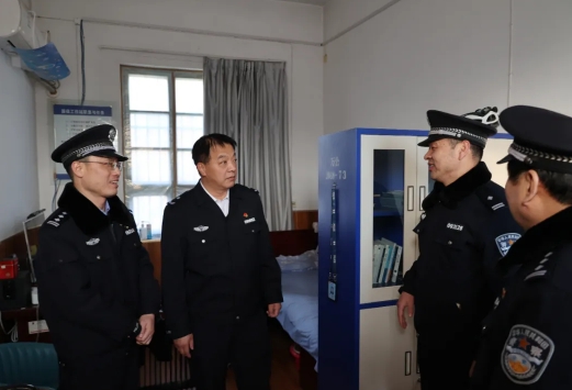 运城：石宝吉一行看望慰问基层一线民辅警