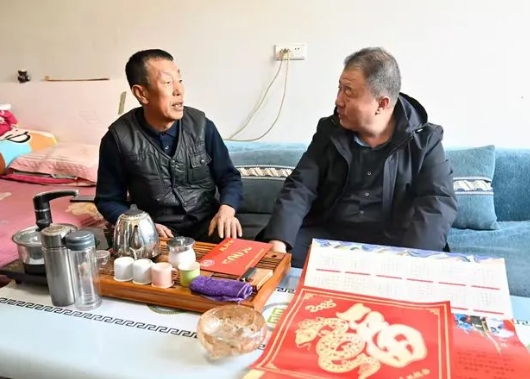 吕梁离石：王继军在城北街道走访慰问困难党员和困难退役军人