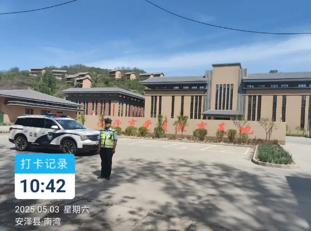 假期“警”色浓  临汾安泽公安交警守护群众平安出行